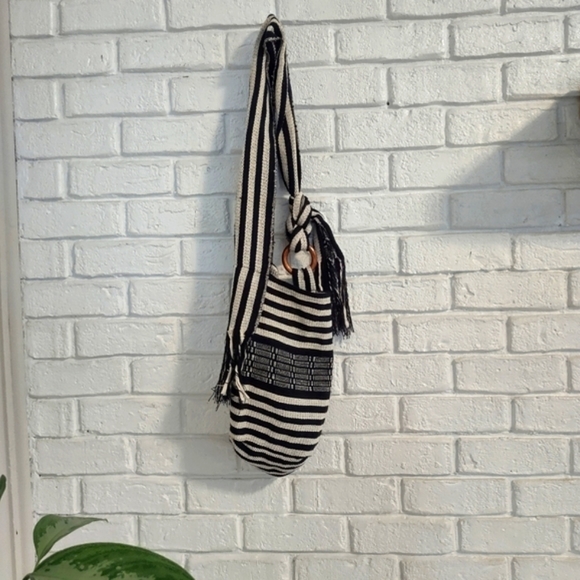 NEW Handmade Hobo Style Crochet Colombian Black/White Bag, Boho! Strong Fabric. - Picture 6 of 7